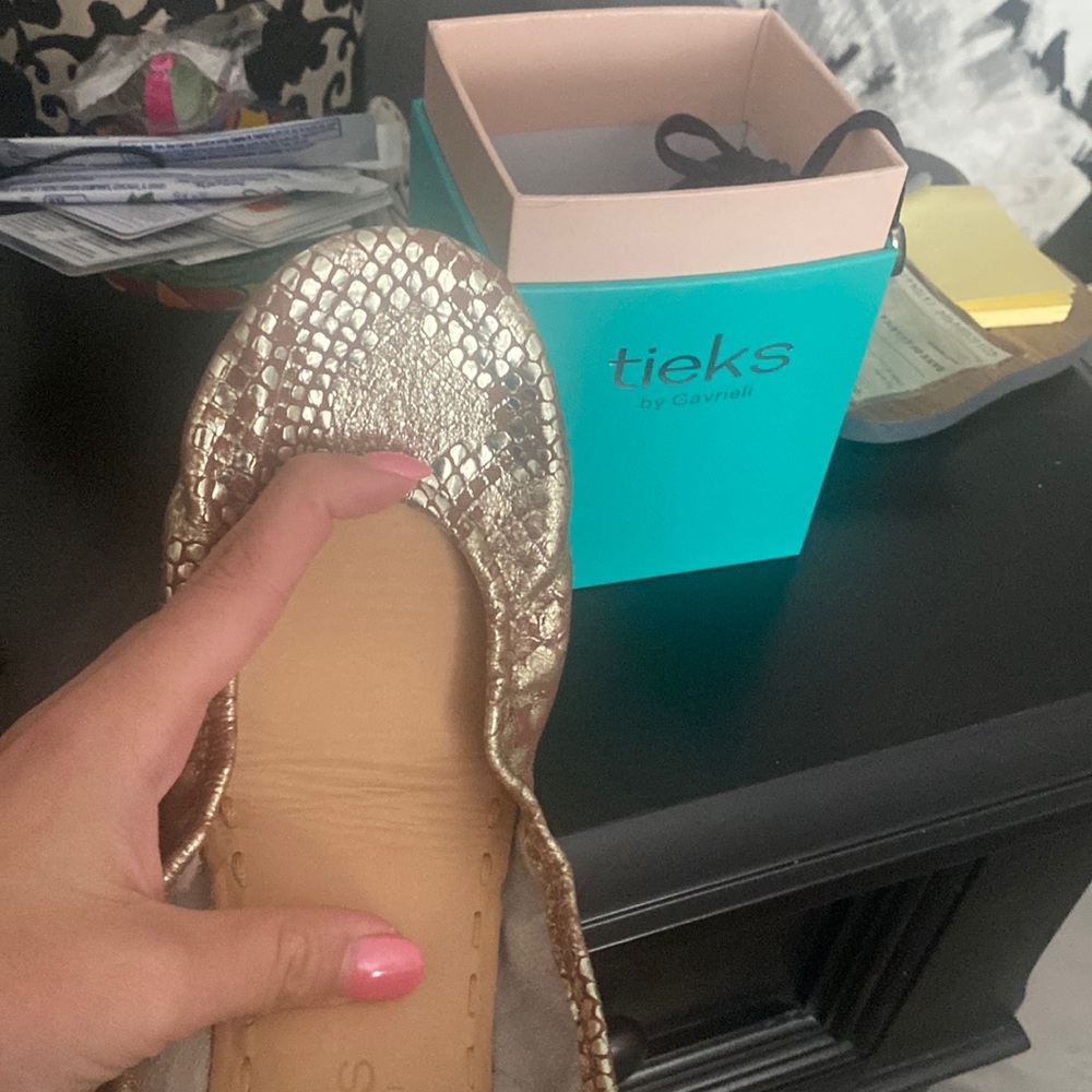 Tieks size 9 wild copper brand new never worn!! I do no have the flower pin.